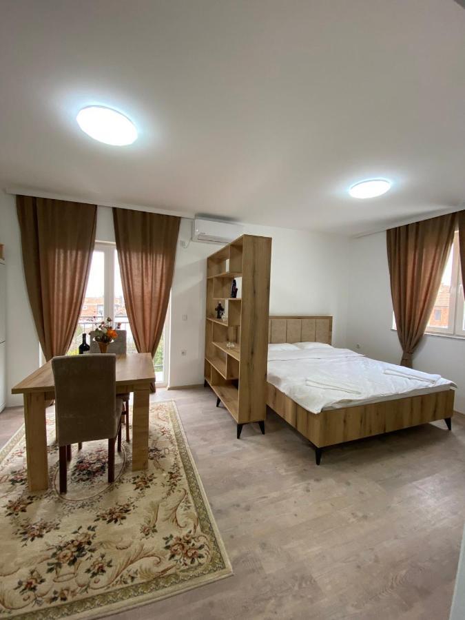 White Apartments Kosovo Polje Экстерьер фото