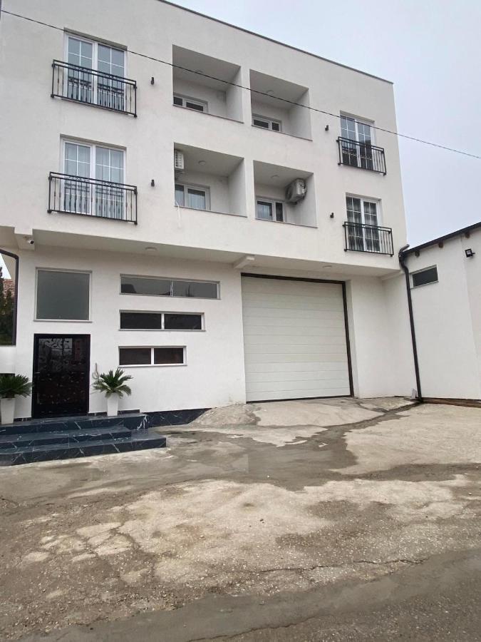 White Apartments Kosovo Polje Экстерьер фото