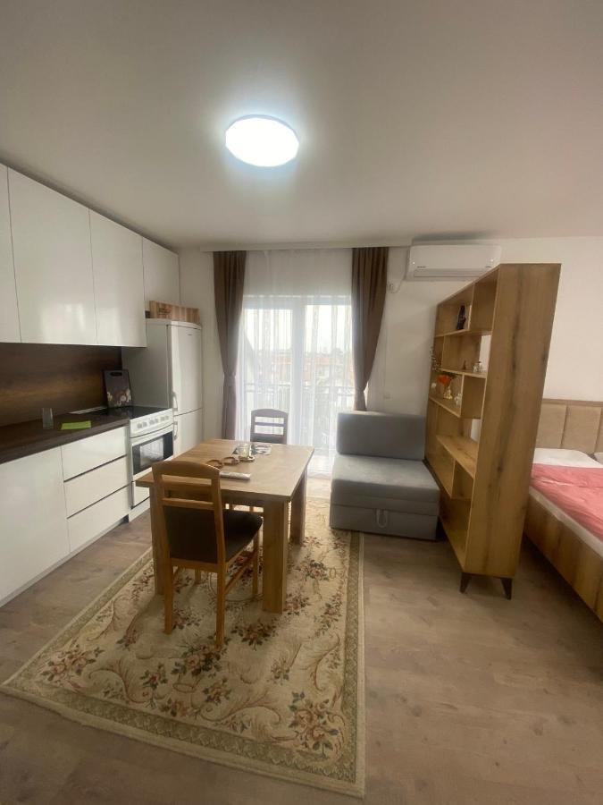 White Apartments Kosovo Polje Экстерьер фото